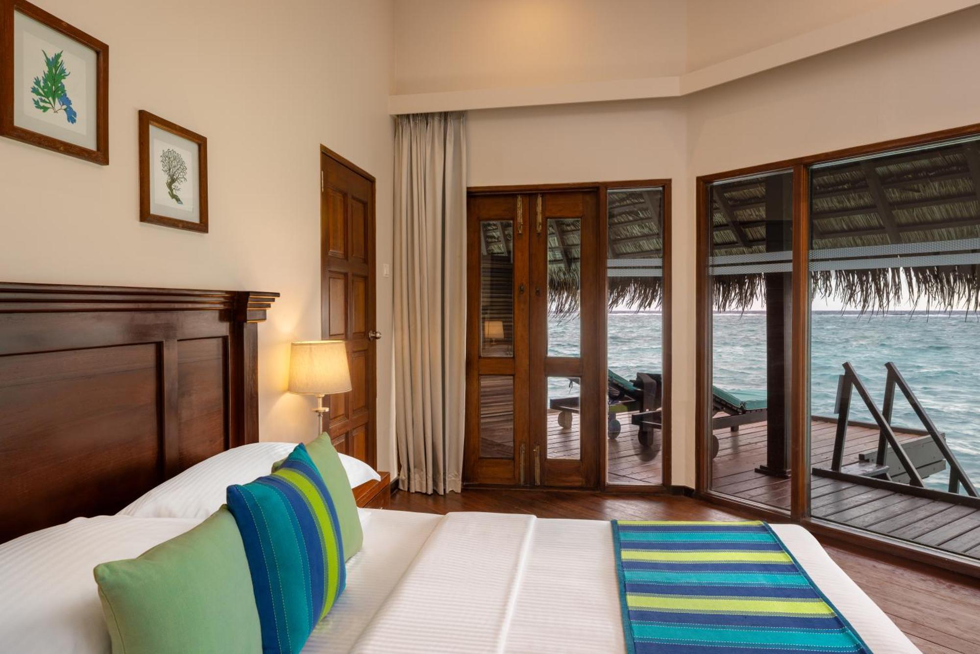 Adaaran Club Rannalhi Resort 4*