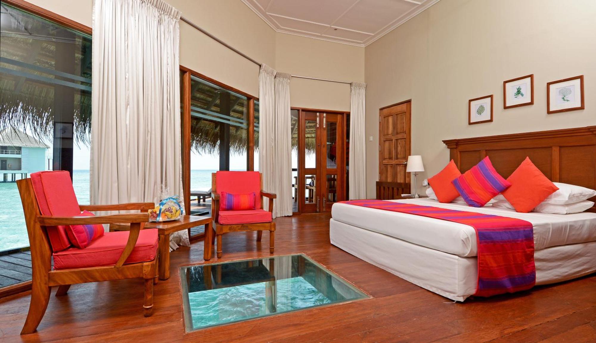 Adaaran Club Rannalhi Resort 4*