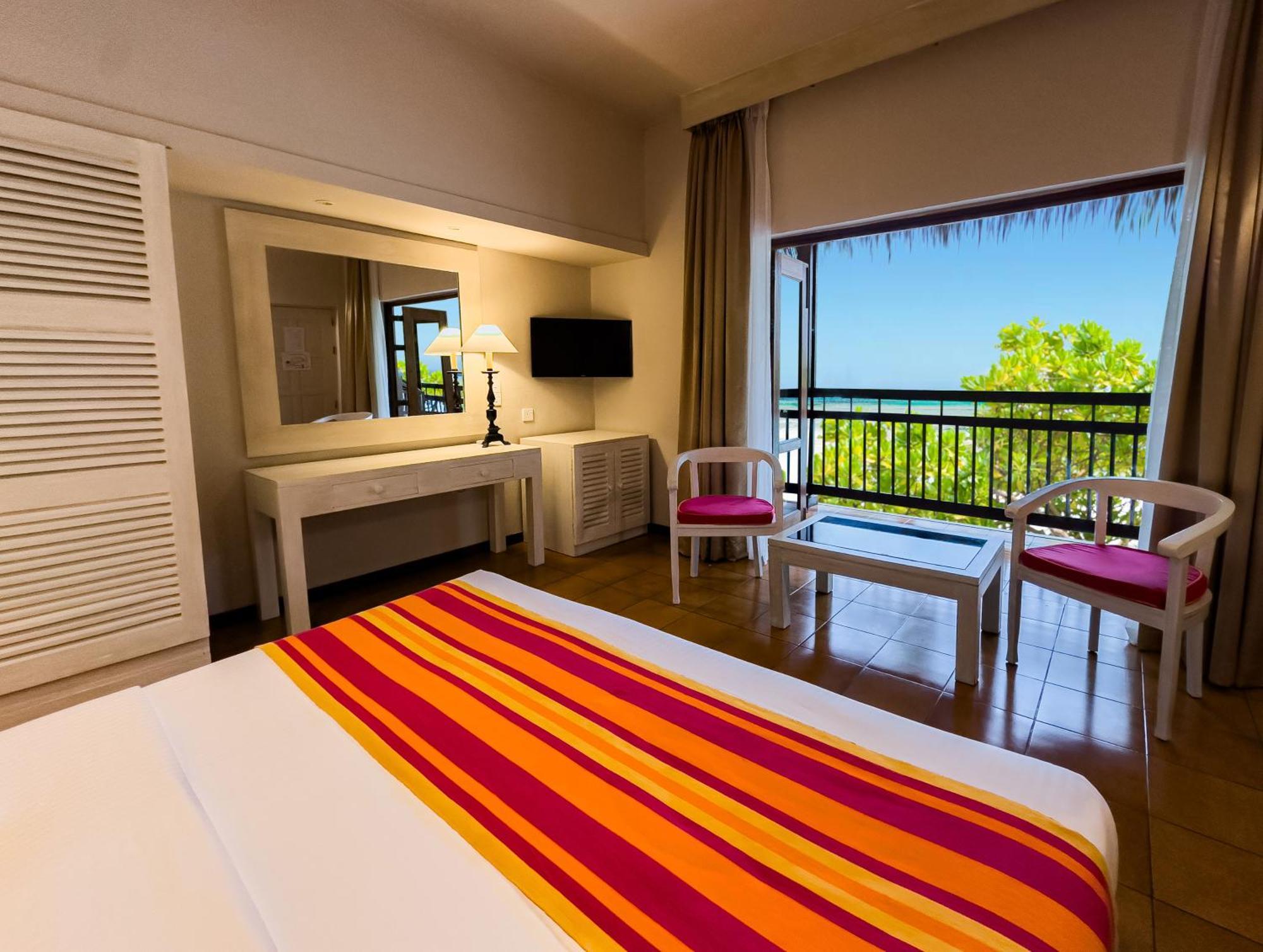 Adaaran Club Rannalhi Resort 4*