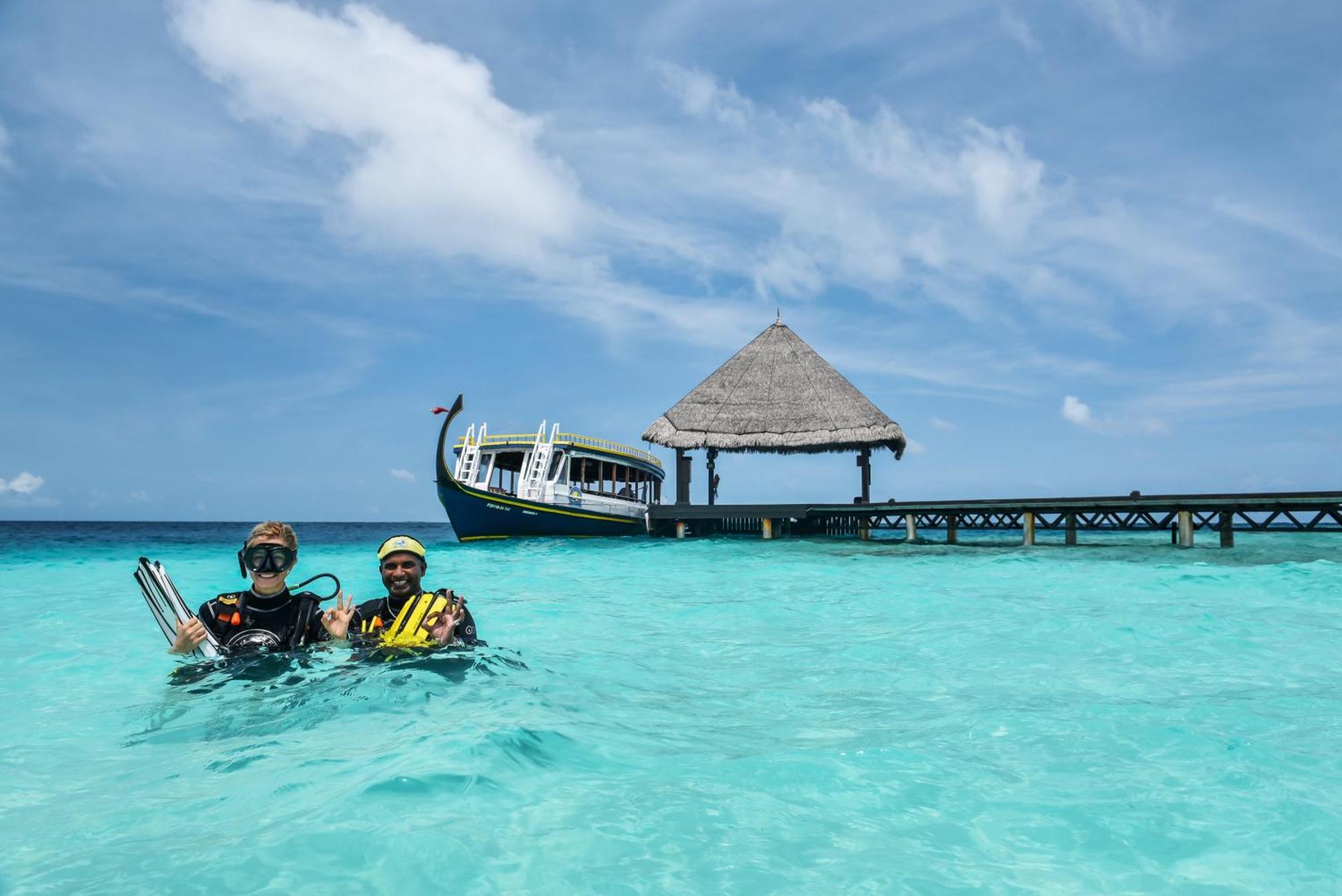 Adaaran Club Rannalhi Resort 4*