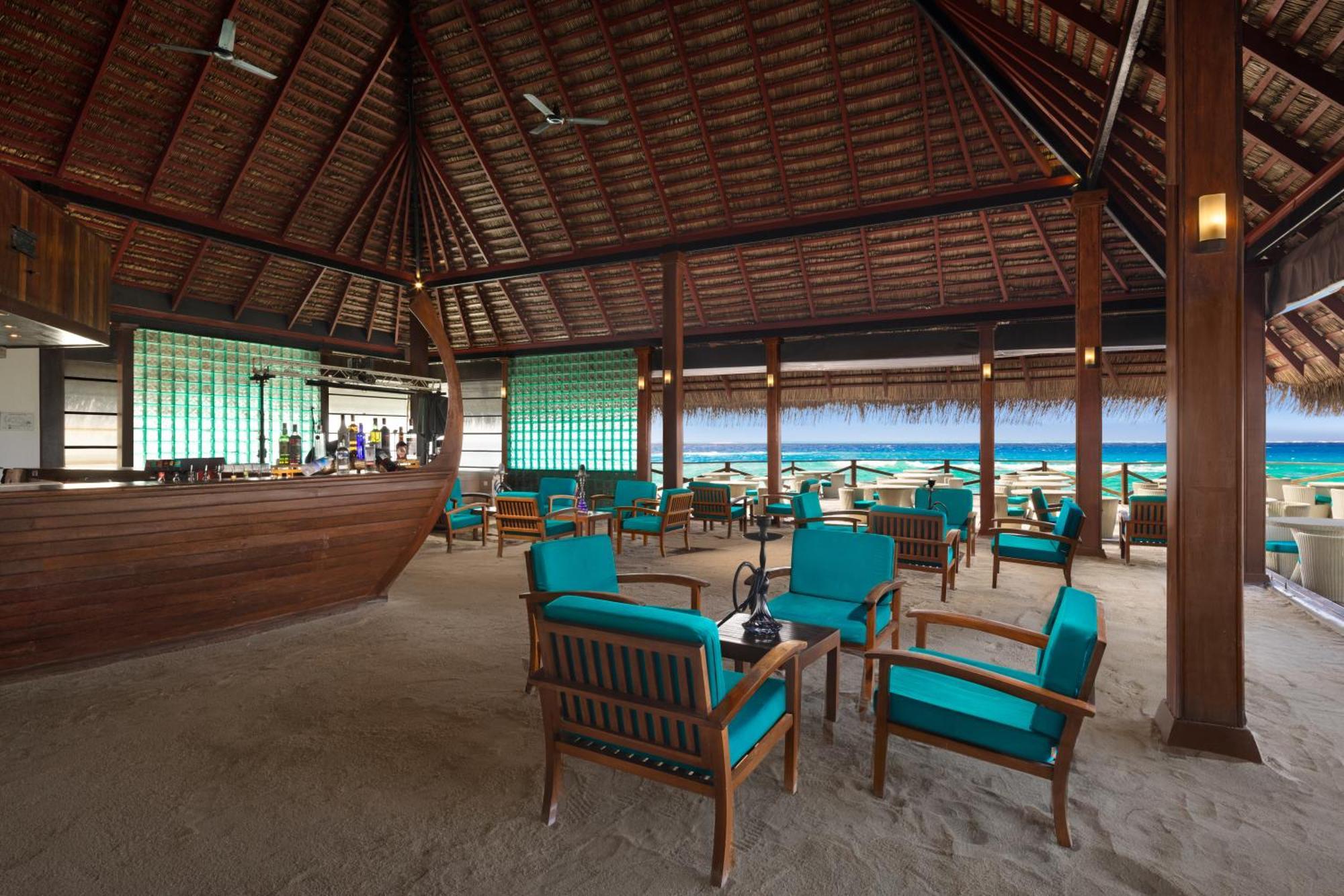 Resort Adaaran Club Rannalhi 4*